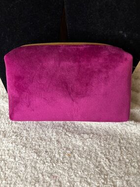 Betsey Johnson Plush Velvet Cosmetic Pouch - Magenta New with out tag